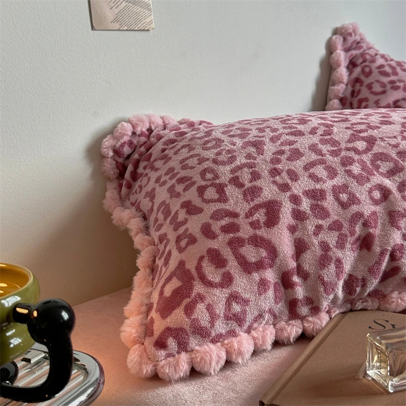 Velvet Leopard Print Duvet Cover Set (includes Duvet Cover + Flat Bed Sheet + Pillowcases 4Pcs)