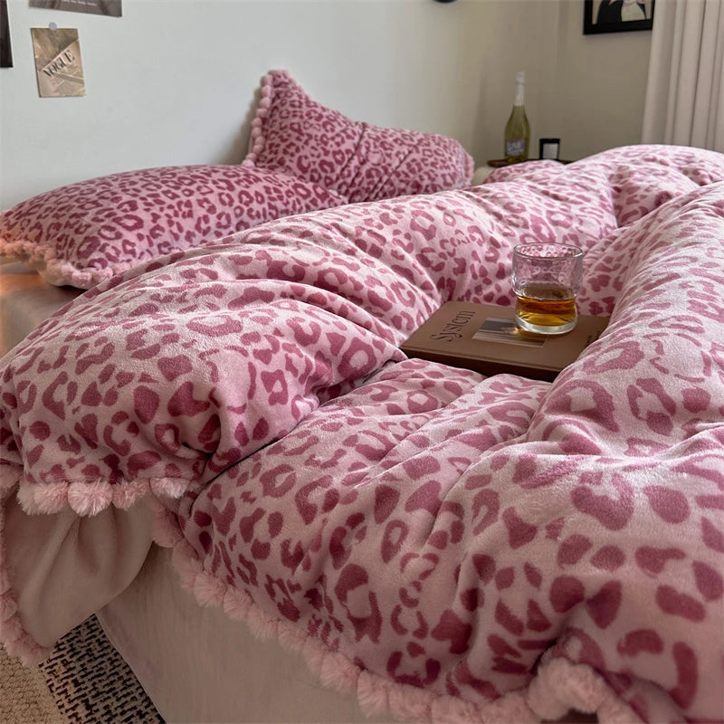 Velvet Leopard Print Duvet Cover Set (includes Duvet Cover + Flat Bed Sheet + Pillowcases 4Pcs)