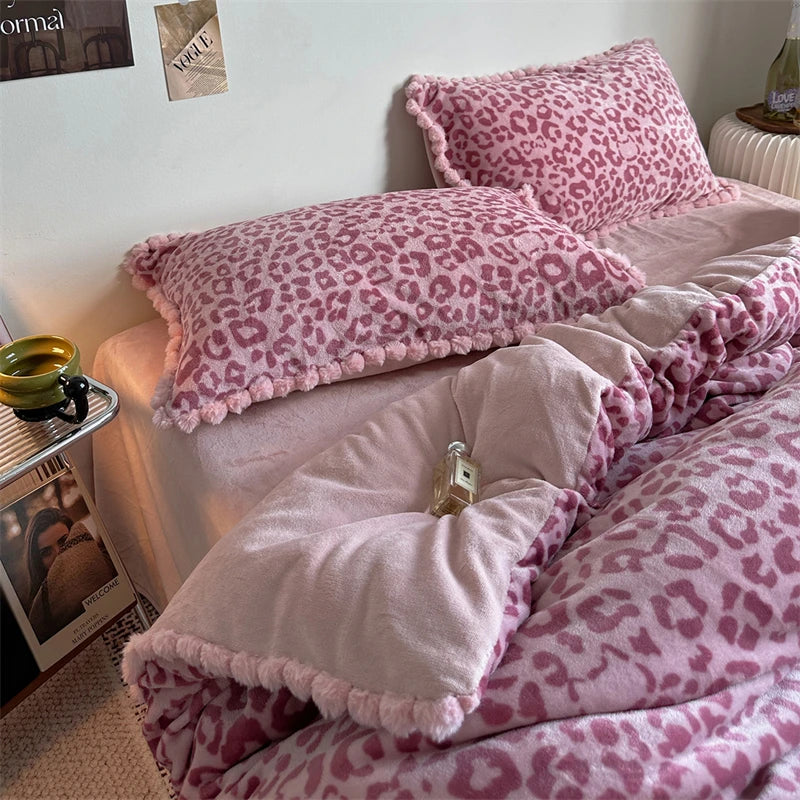 Velvet Leopard Print Duvet Cover Set (includes Duvet Cover + Flat Bed Sheet + Pillowcases 4Pcs)