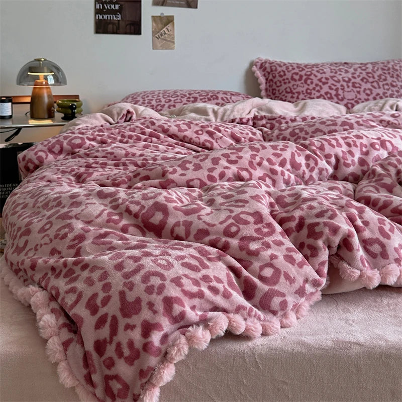 Velvet Leopard Print Duvet Cover Set (includes Duvet Cover + Flat Bed Sheet + Pillowcases 4Pcs)