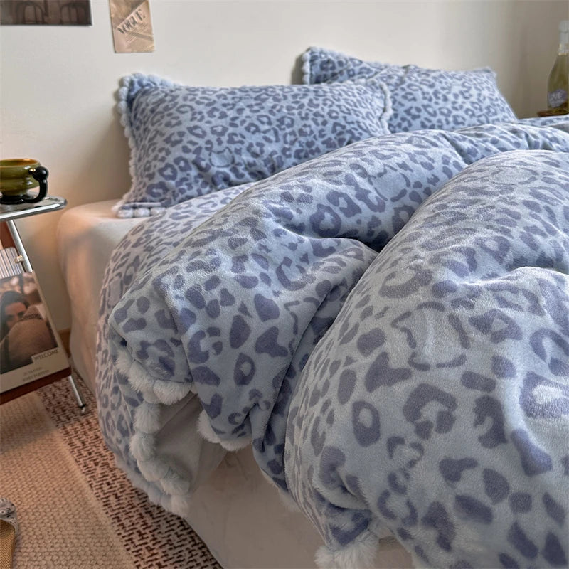 Velvet Leopard Print Duvet Cover Set (includes Duvet Cover + Flat Bed Sheet + Pillowcases 4Pcs)